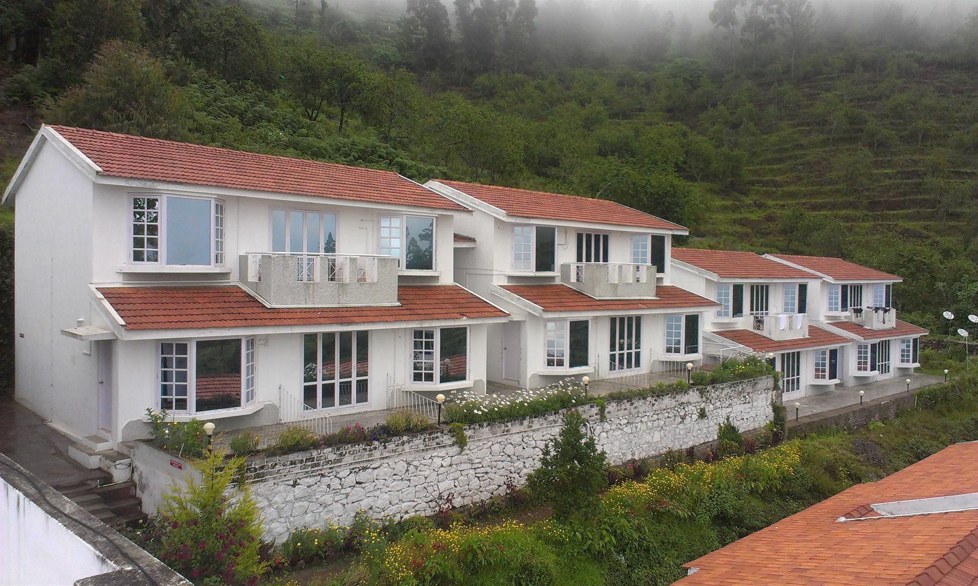 Country Club Valley Vista Кодайканал Екстериор снимка